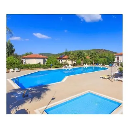 Villa Oludeniz Luxury With Jacuzzi, Common Pool Fethiye
